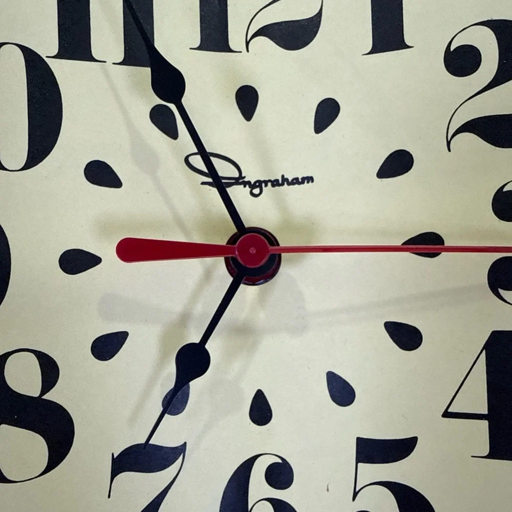 1970s Ingraham Red Plastic Apple Wall Clock Cottage Core granny Core WORKING! - Picture 5 of 12